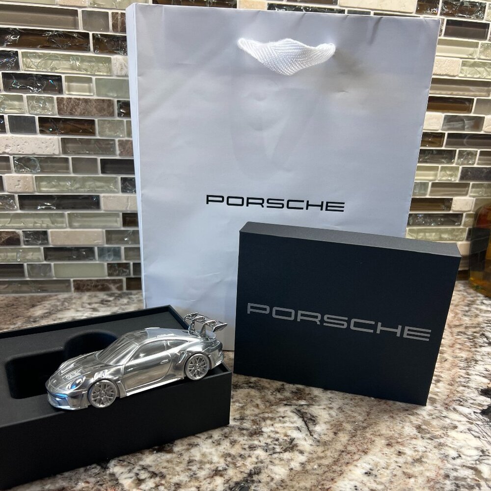 PORSCHE GT3 RS SILVER MODEL CAR WITH GIFT BOX & BAG